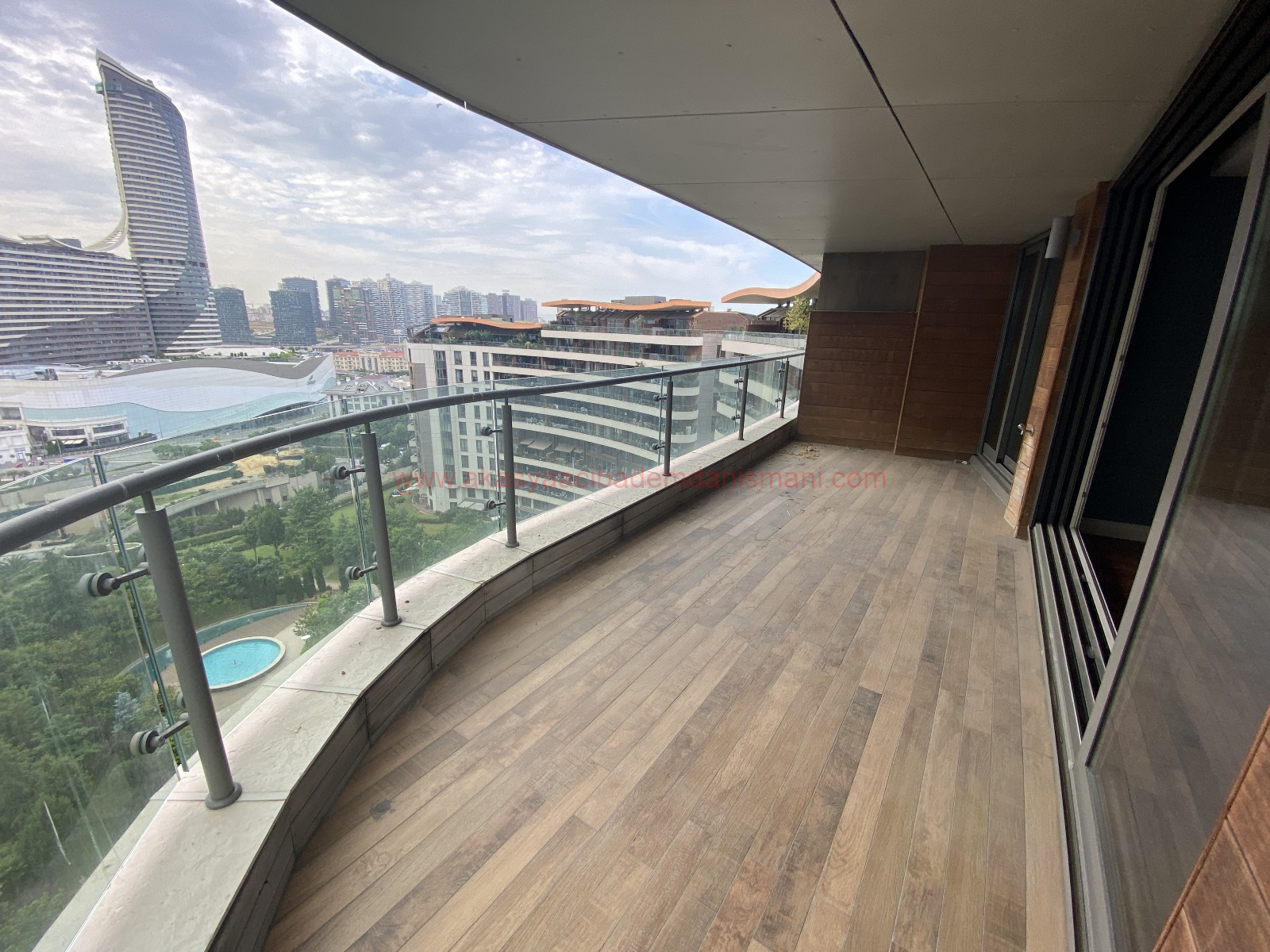 Akasya Acıbadem Koru Etabı Yatay 4,5+1 320m² Dubleks Kiralık Daire