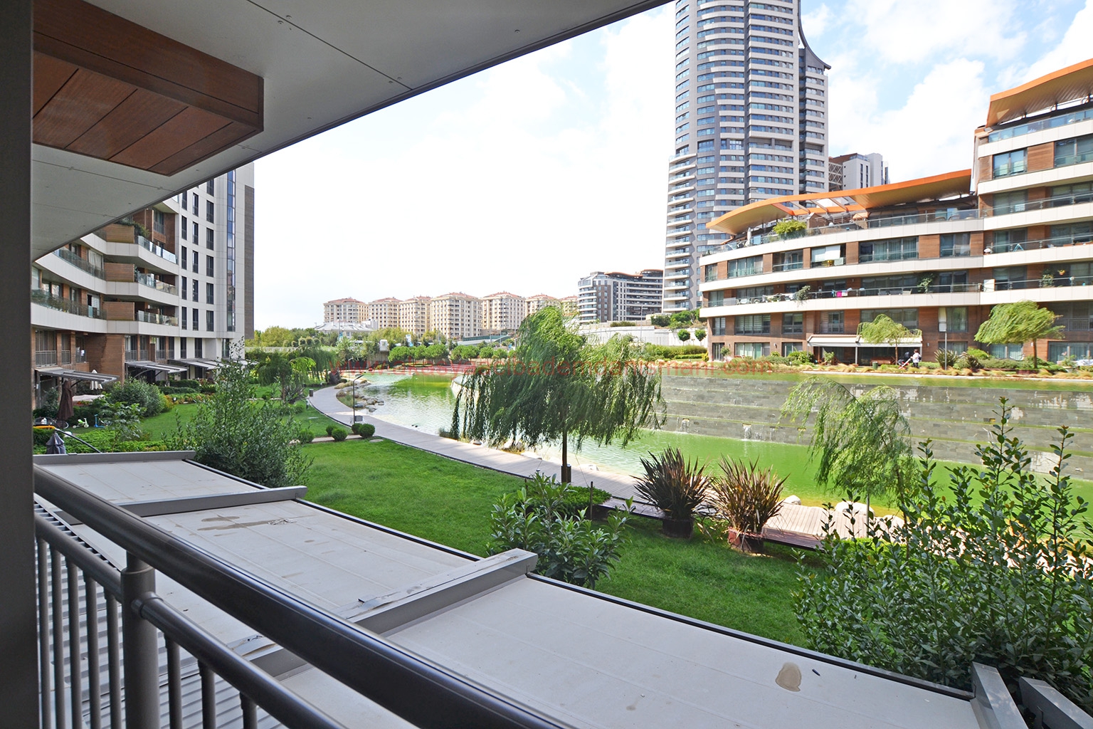 Akasya Acıbadem Göl Etabı Yatay 3+1 126m² Kiralık Daire