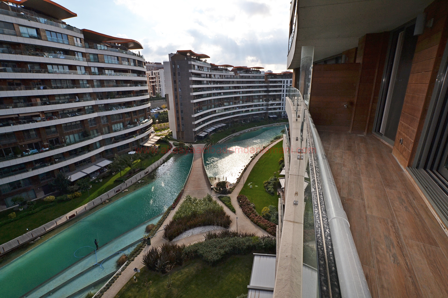 Akasya Acıbadem Göl Etabı Yatay 3+1 166m² Balkonlu Satılık Daire